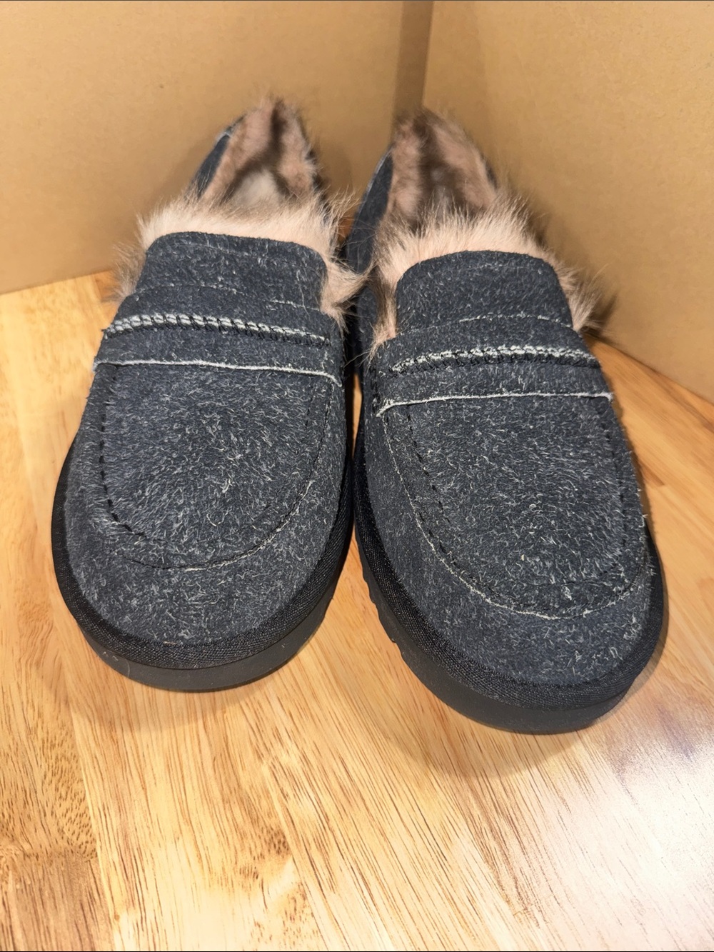 UGG Women's Ellis Loafer